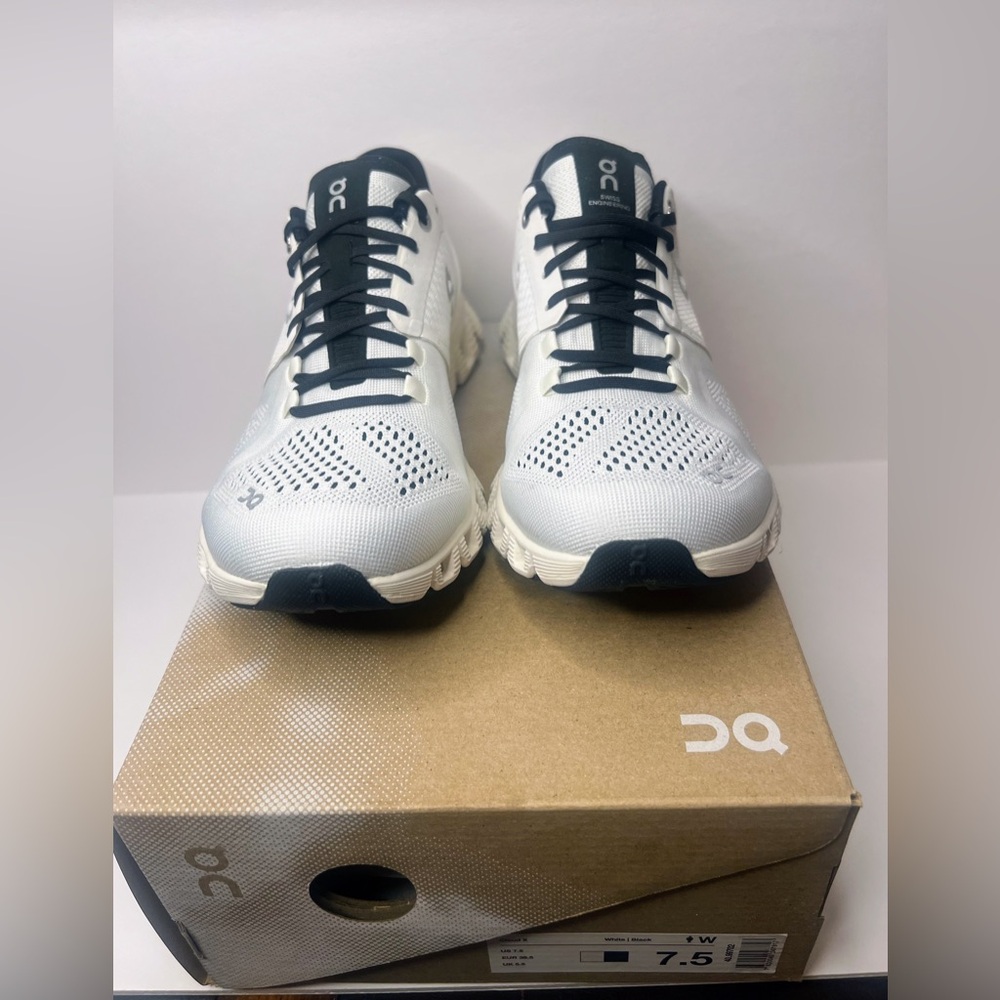 On Cloud X Women’s Running Shoe, White/Black, W 7.5 US, 40.99702 Cloudtec - Picture 2 of 9
